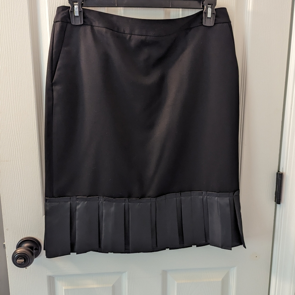 Simply Vera Wang - penciled ruffled pleated satin-trim with side pockets